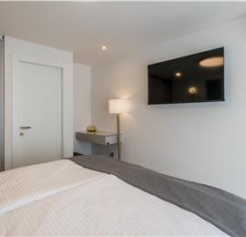 4 bedroom villa with heated pool and sea view in Vinišće, sleeps 8